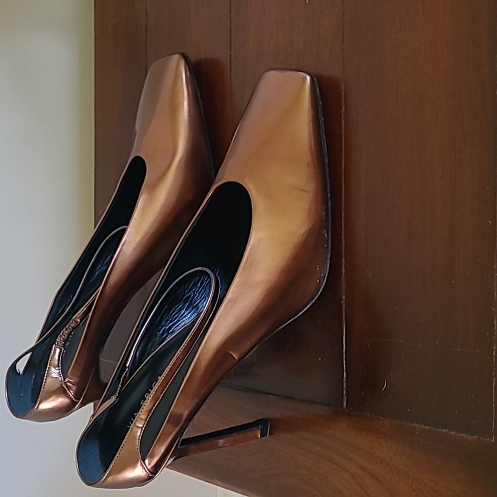 NWT Via Spiga Copper Leather Heels